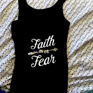 Cute top perfect for the upcoming nice weather and nice stretchy comfortable